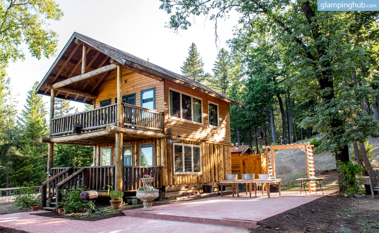 exterior of one of the best Sonoma Wine Country cottages in California